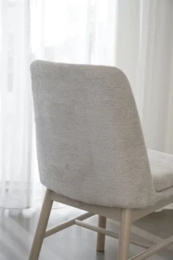 Amesbury stol ljusbeige tyg/vitpigmenterade ekben